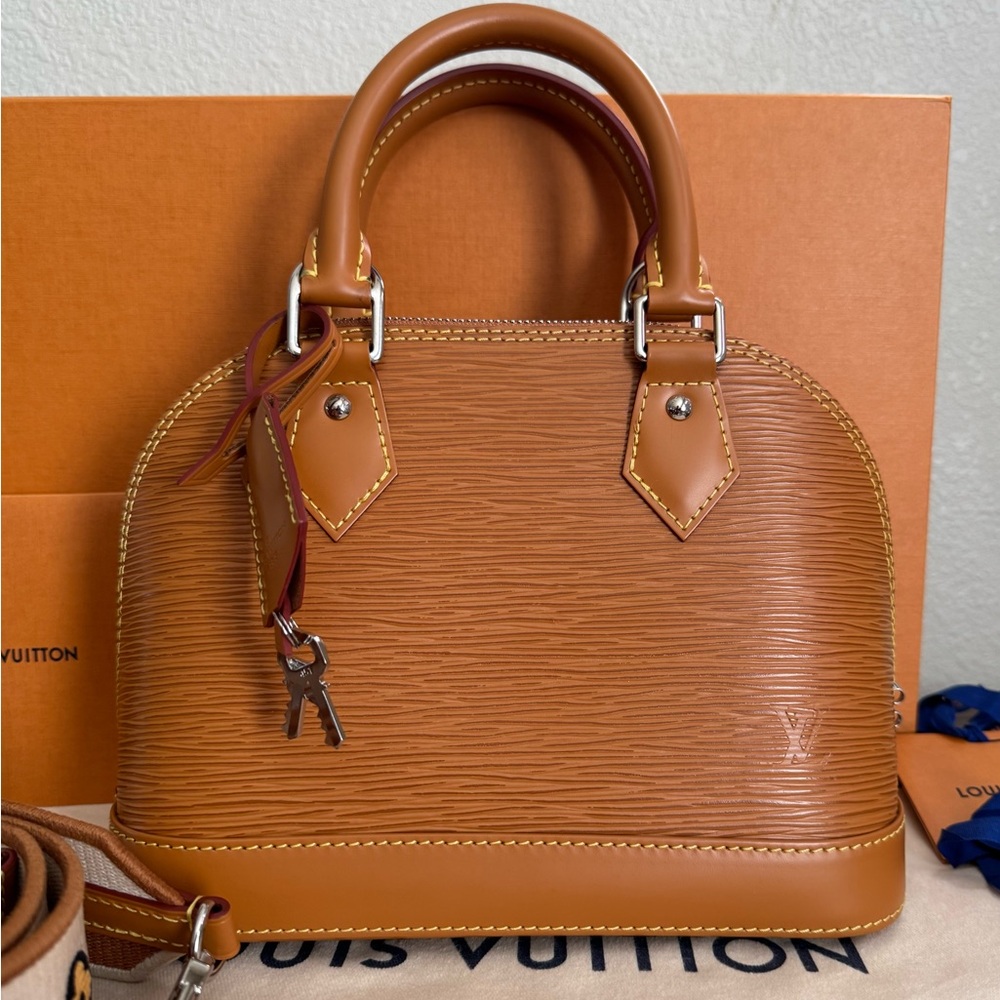 ❌SOLD❌LOUIS VUITTON Epi Leather Alma BB on Strap - Picture 4 of 10